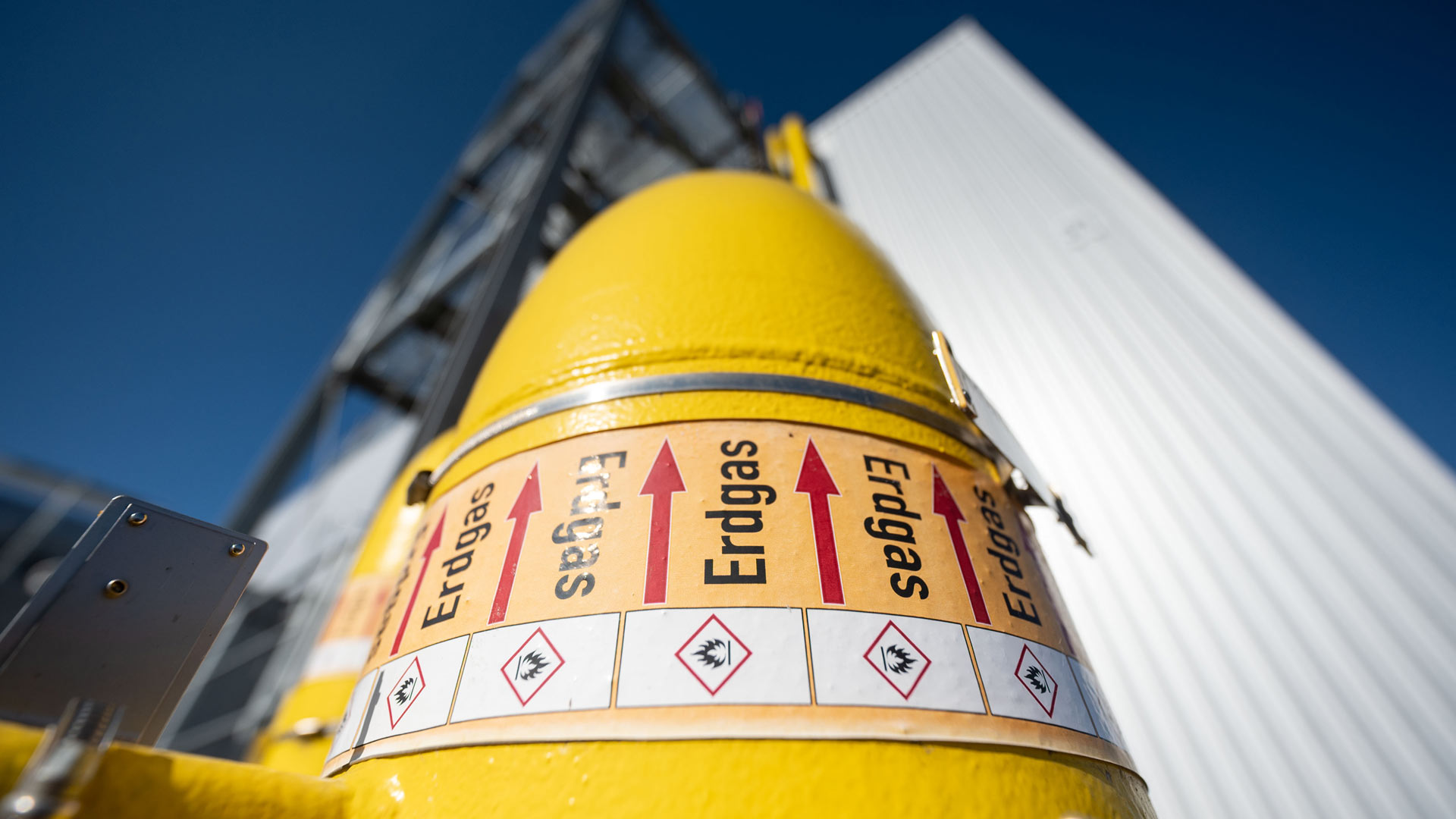 Erdgaszuleitungen sind vor dem Heizkraftwerk 3 Stuttgart-Gaisburg zu sehen. | picture alliance/dpa