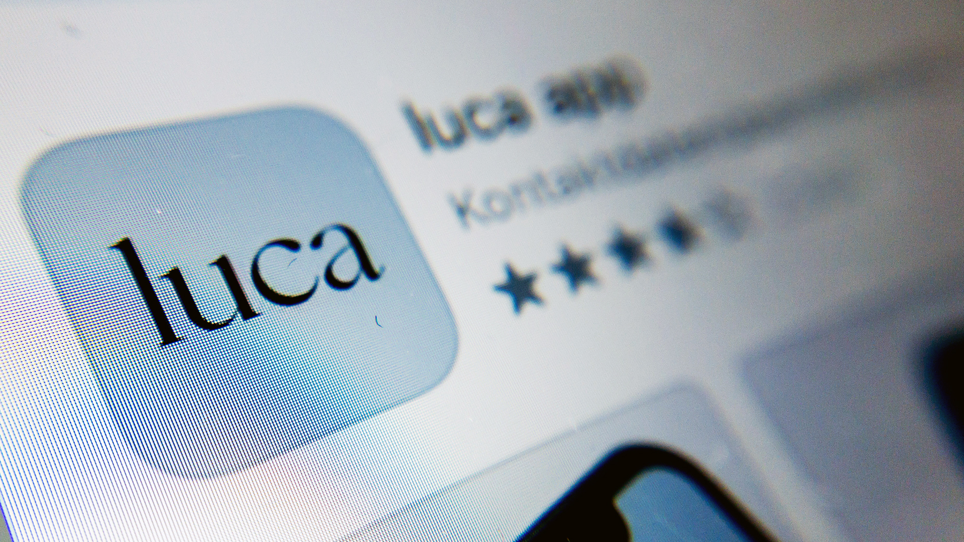 Das Symbol der Luca-App ist auf einem Smartphone zu sehen. | dpa
